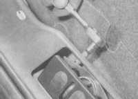  Снятие и установка компонентов замка двери задка Citroen Xantia